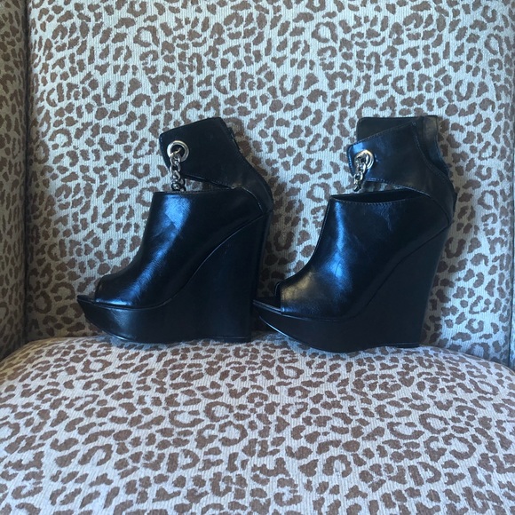 Sexy Platform PeepToe Wedge w/Chain - Picture 2 of 3